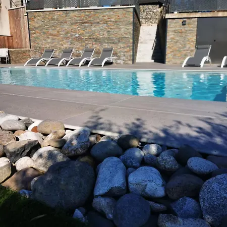 Maison De Pruns - Piscine - Spacieuse - Calme * Saint-Santin-Cantales